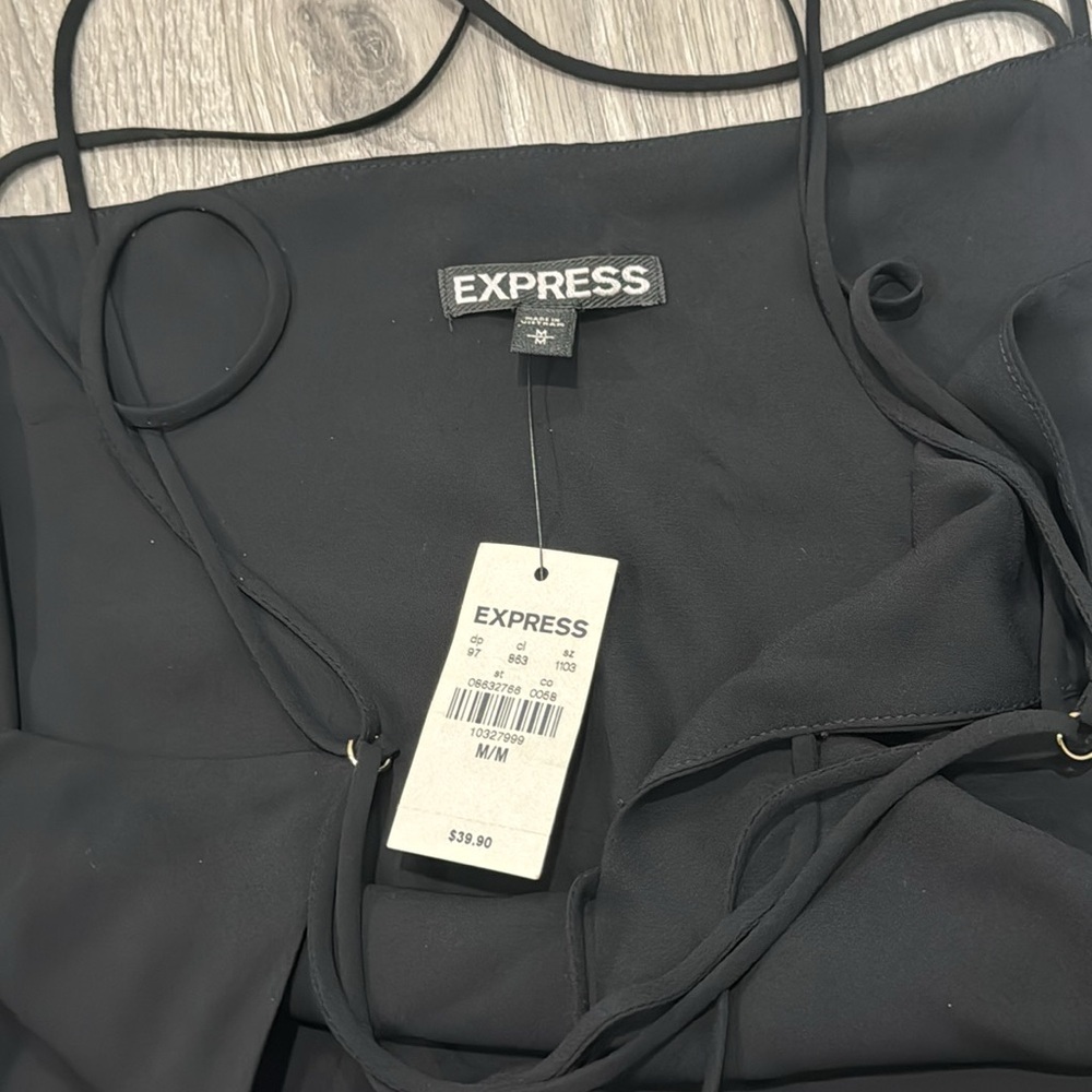 Women’s Criss Cross Sleeveless Black Blouse Tank Express Size Medium NWT - Picture 6 of 12